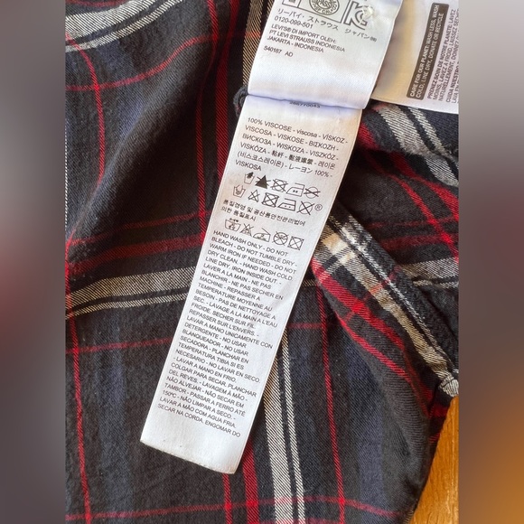 Levi’s Plaid Ultimate Boyfriend Fit Women’s Button Down Shirt - Size M - Picture 7 of 7